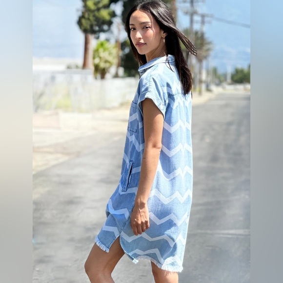 Billy T

Lila Shirtdress - Picture 2 of 12